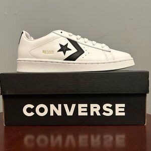 BNIB Pro Leather Ox Low Top in White/Black/White, size M6/W7.5